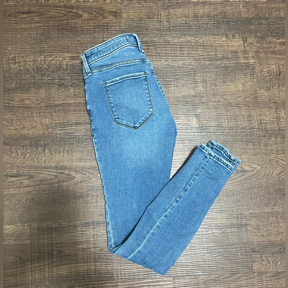 Abercrombie & Fitch - The Super Skinny Mid Rise Jean